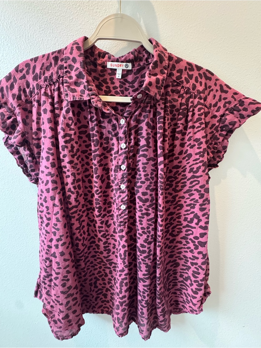 SUNDRY Pink Leopard Print Button Down Shirt Blouse Size 0 XS